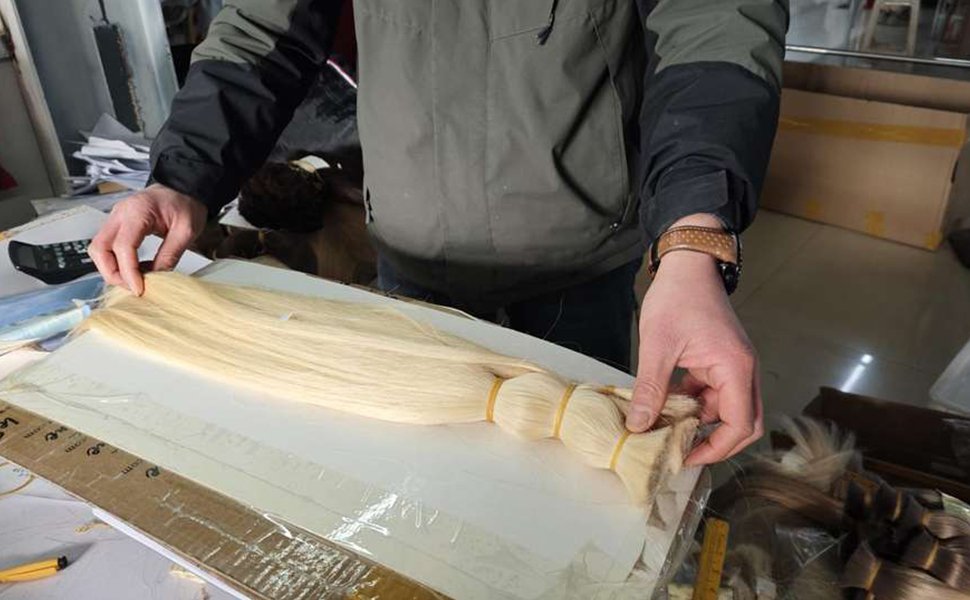 Guillotine Cutting Bulk Hair Final Step guillotine cutting bulk hair final length cut